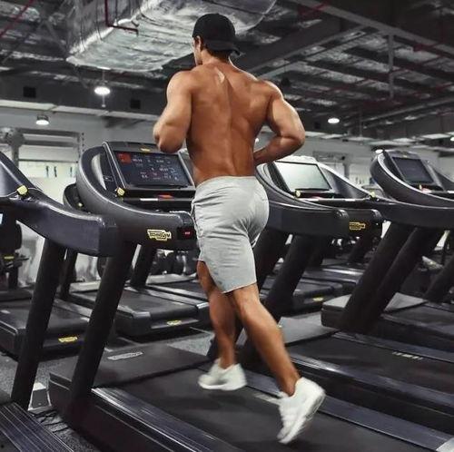 男人翘臀图片,健康与力量的完美结合